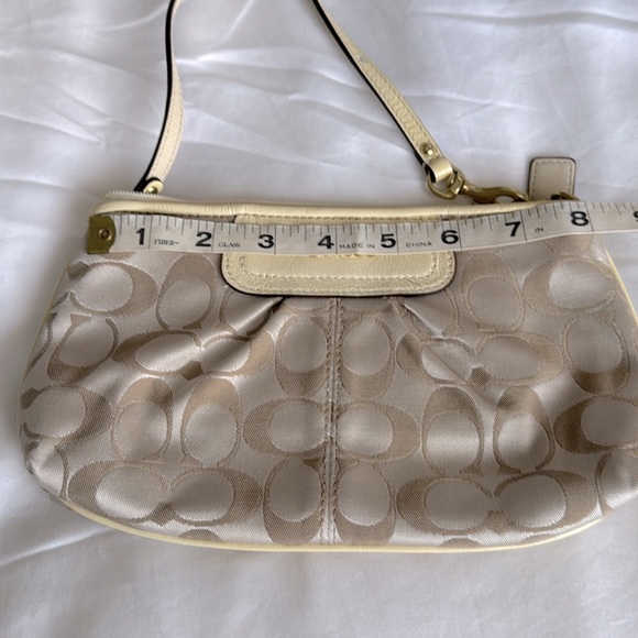 Coach Beige Signature Women's Bag - Picture 5 of 9